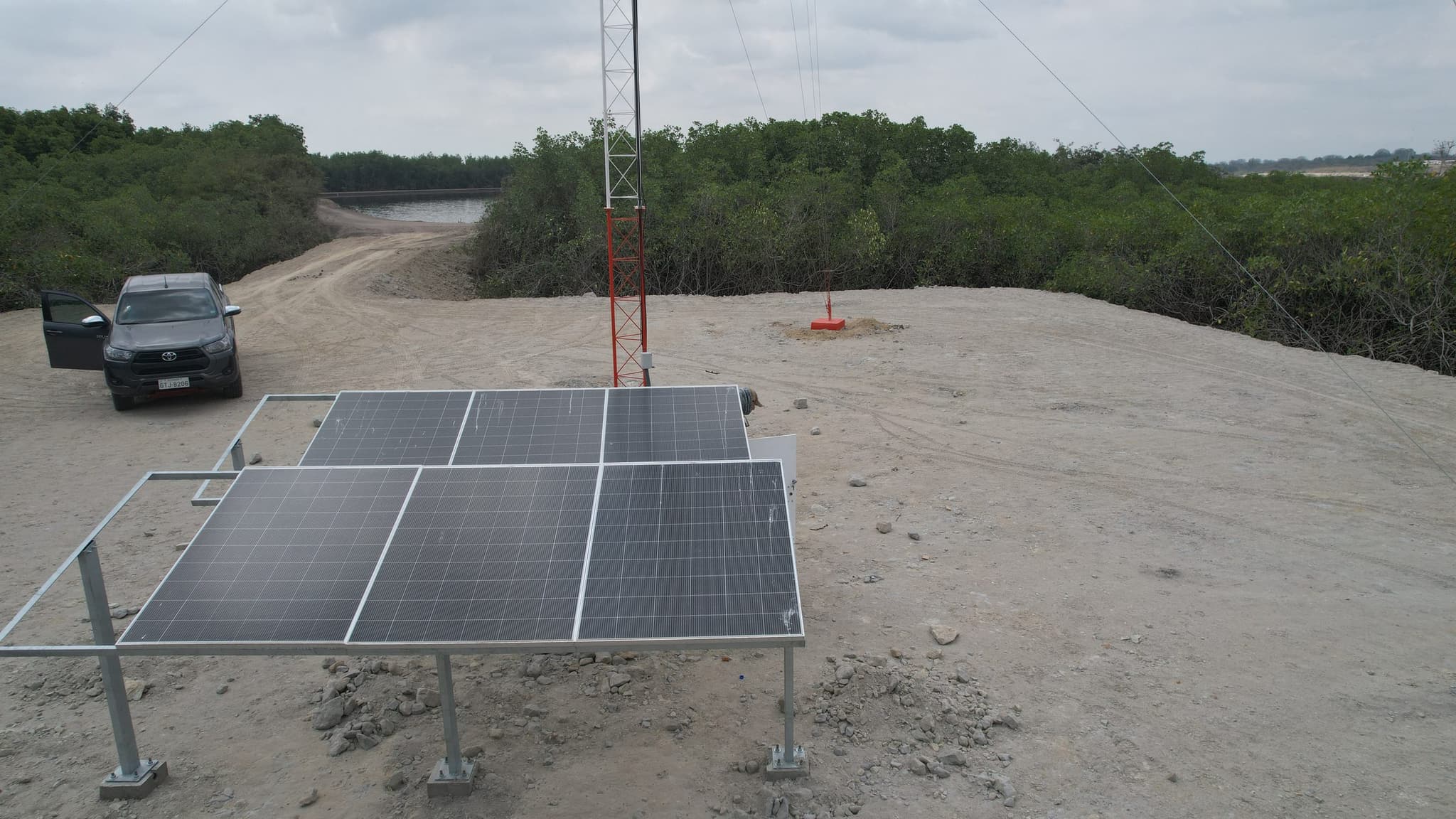 Vista cenital de terreno levantado con dron para planificar cobertura, rutas de enlace y ubicación de puntos.